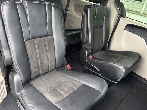 Used 2019 Dodge Grand Caravan SXT image 20