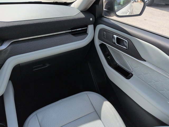 New 2026 Ford Explorer Platinum w/ LUX Leather Package AWD/4WD image 17