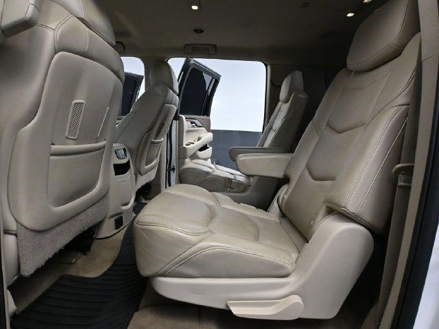 Used 2017 Cadillac Escalade ESV 4WD image 33