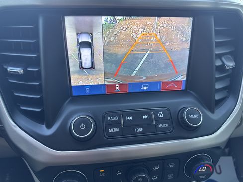 Used 2017 GMC Acadia Denali w/ Technology Package FWD image 20