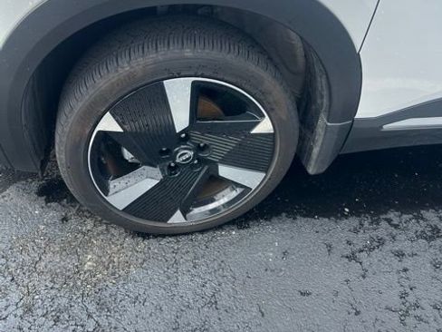 Used 2025 Nissan Kicks SR FWD image 8