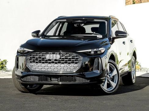 Certified 2025 Audi Q5 Premium w/ Premium Plus AWD/4WD image 1