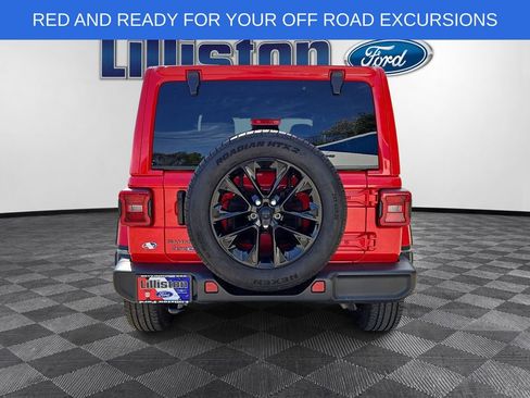 Used 2025 Jeep Wrangler Unlimited Sahara AWD/4WD image 5