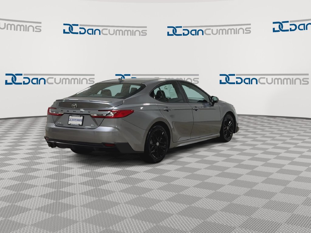 Used 2025 Toyota Camry SE FWD image 9