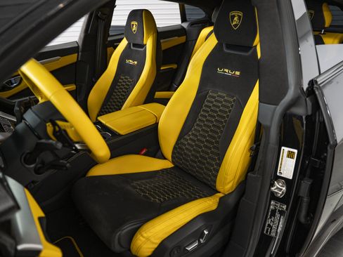 Used 2022 Lamborghini Urus AWD/4WD image 21