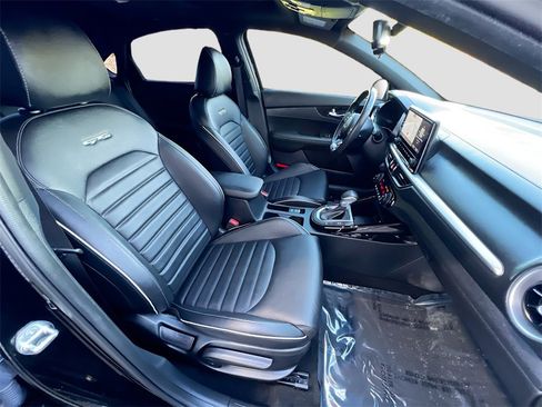 Used 2024 Kia Forte GT-Line w/ GT-Line Premium Package image 29