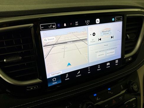 Used 2023 Chrysler Pacifica Limited image 26