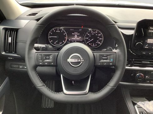 New 2025 Nissan Pathfinder SL w/ Black Appearance Package image 19