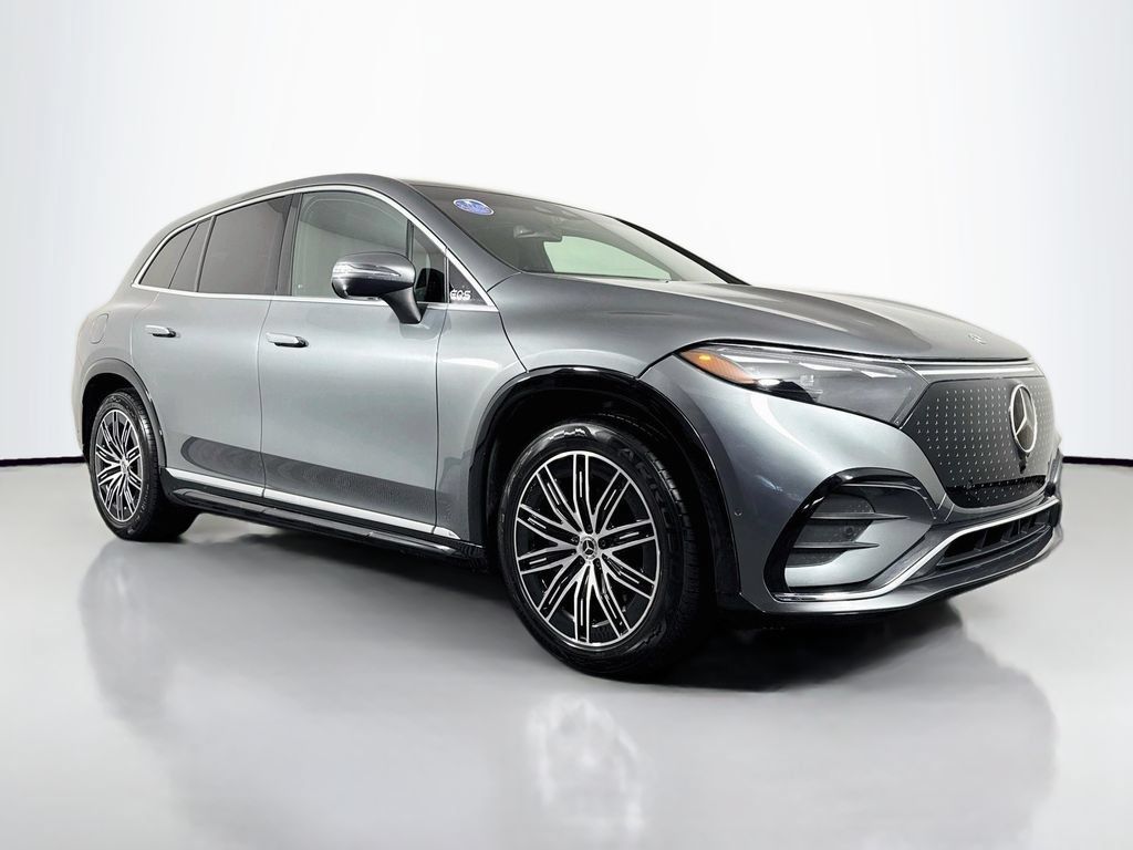 Used 2023 Mercedes-Benz EQS 580 4MATIC SUV image 3
