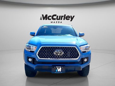 Used 2019 Toyota Tacoma TRD Off-Road w/ TRD Premium Off Road Package AWD/4WD image 2