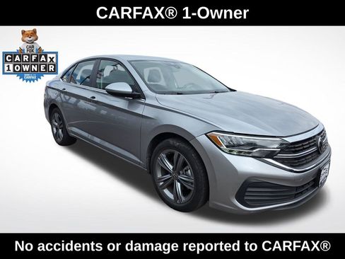 Used 2024 Volkswagen Jetta SE FWD image 3