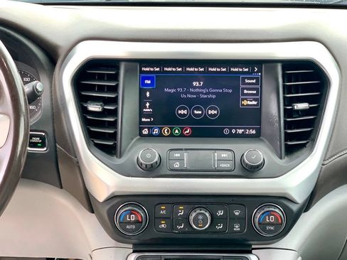 Used 2020 GMC Acadia SLT FWD image 18
