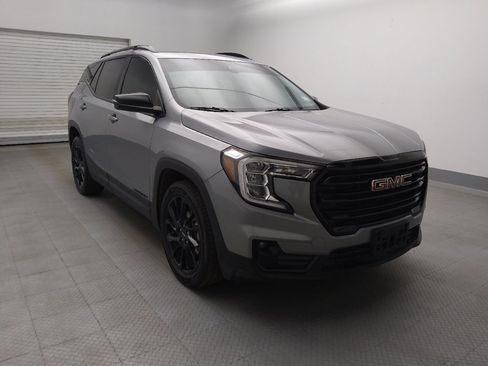 Used 2023 GMC Terrain SLT w/ Elevation Edition image 13