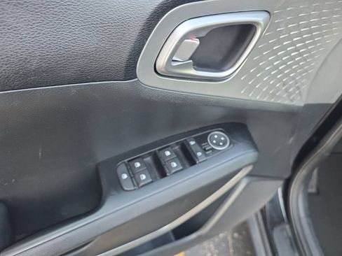 Used 2023 Kia Soul LX FWD image 13