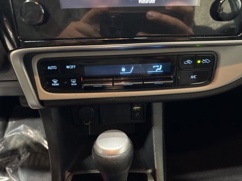 Used 2017 Toyota Corolla L FWD image 18