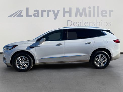 Used 2021 Buick Enclave Essence w/ Sound and Sites Package image 2