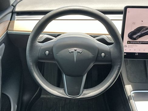 Used 2025 Tesla Model Y Long Range RWD image 19