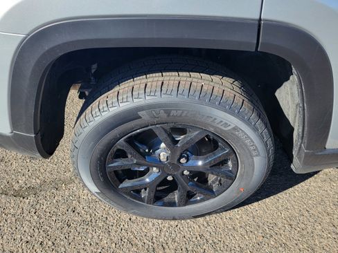 New 2026 Jeep Grand Cherokee Altitude image 10