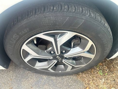 Used 2021 Kia Forte LXS FWD image 5