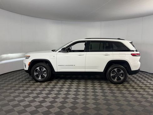 Certified 2023 Jeep Grand Cherokee 4WD 4xe w/ Luxury Tech Group II image 9