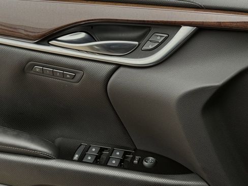 Used 2013 Cadillac XTS Luxury FWD image 21