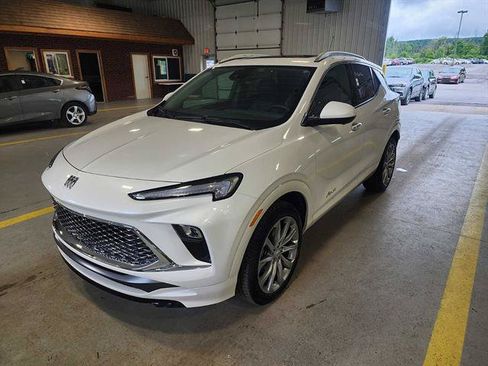 Used 2025 Buick Encore GX Avenir w/ Avenir Technology Package AWD/4WD image 8