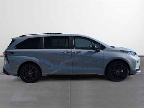Used 2025 Toyota Sienna XSE image 32