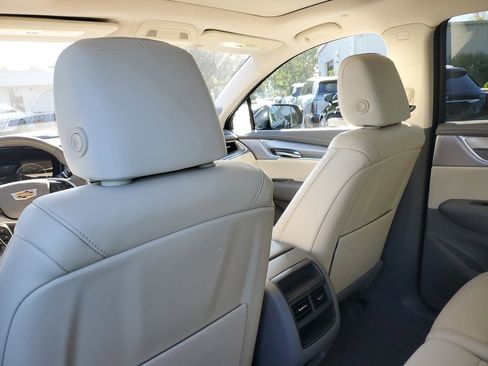 Used 2021 Cadillac XT5 Premium Luxury w/ LPO, Premium Carpet Package FWD image 15