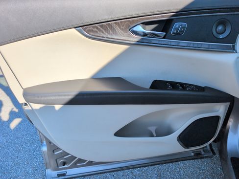 Used 2019 Lincoln Nautilus Reserve image 16