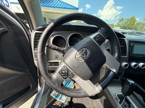 Used 2017 Toyota Sequoia SR5 AWD/4WD image 46