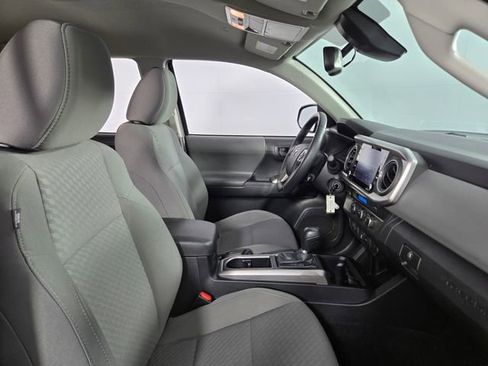 Used 2022 Toyota Tacoma SR5 w/ Technology Package RWD image 16