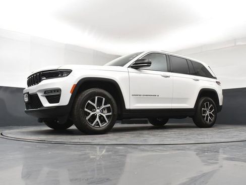 Used 2024 Jeep Grand Cherokee Limited image 21