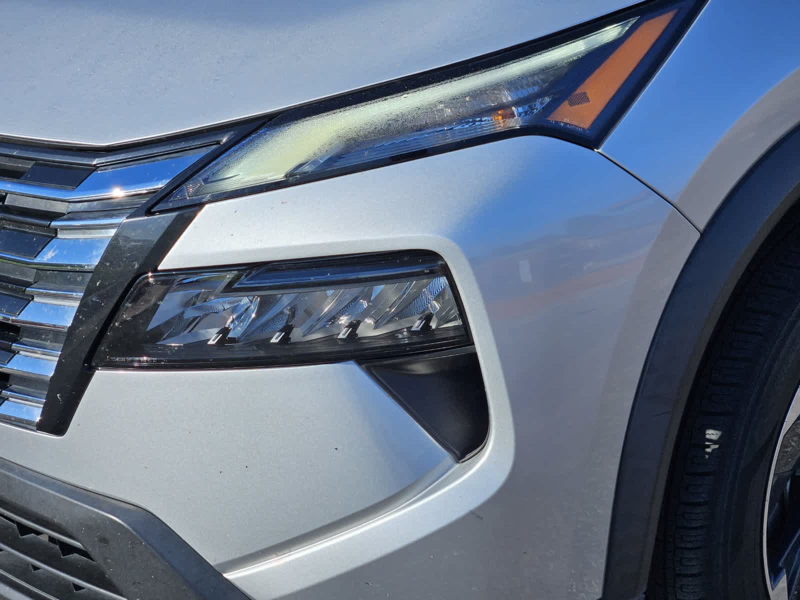 Used 2024 Nissan Rogue SV FWD image 7