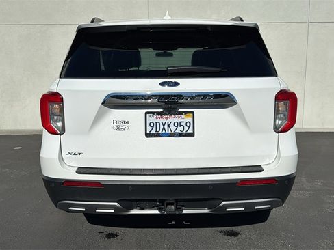 Certified 2022 Ford Explorer XLT w/ Equipment Group 202A image 3