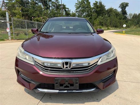 Used 2017 Honda Accord EX image 2