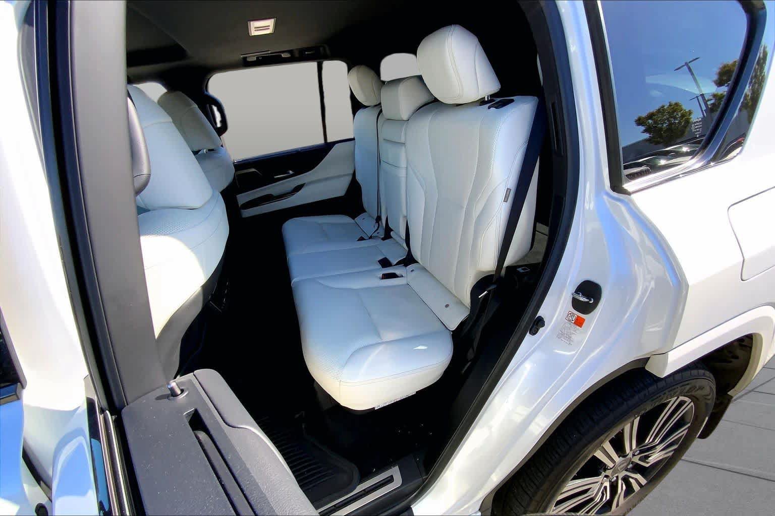 Used 2024 Lexus LX 600 4WD w/ Appearance Package image 20