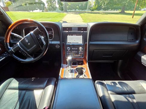 Used 2017 Lincoln Navigator L Select RWD image 31