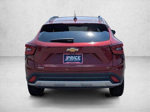 Used 2024 Chevrolet Trax LT w/ LT Convenience Package FWD image 6