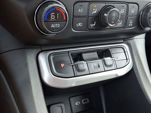 Used 2021 GMC Acadia SLE w/ Driver Convenience Package AWD/4WD image 14