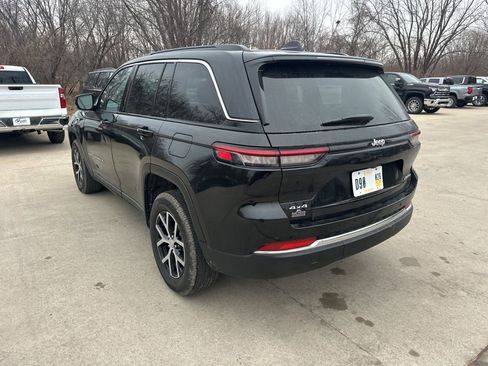 Used 2024 Jeep Grand Cherokee Limited image 9