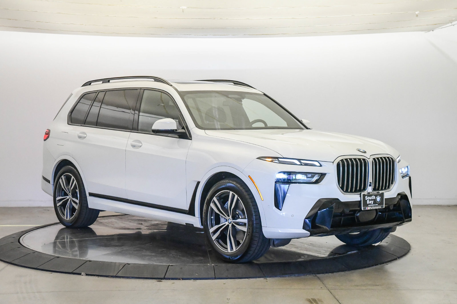 Certified 2024 BMW X7 xDrive40i w/ M Sport Package AWD/4WD image 6