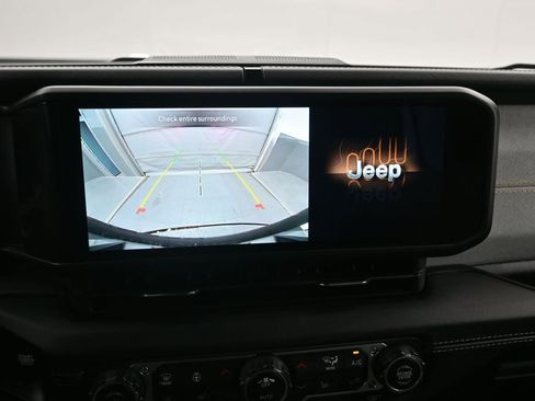 Used 2025 Jeep Wrangler Unlimited Sahara AWD/4WD image 14