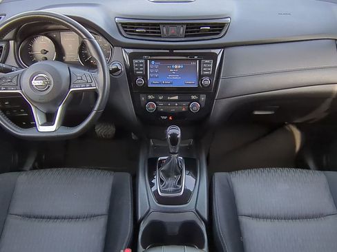 Used 2017 Nissan Rogue SV w/ Sun & Sound Touring Package image 15