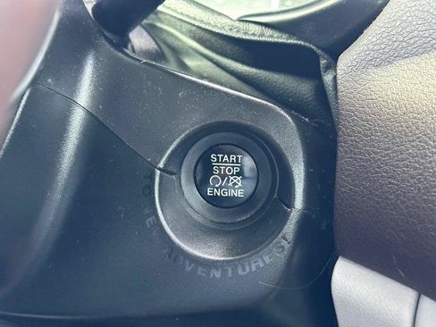 Used 2017 Jeep Renegade Limited AWD/4WD image 30