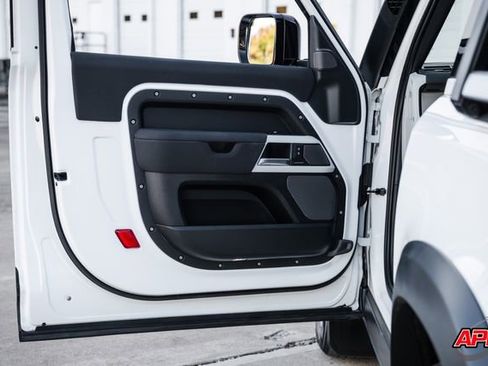 Used 2022 Land Rover Defender 90 X-Dynamic S image 63