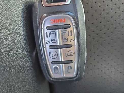 Used 2024 Chrysler Pacifica Touring-L image 45