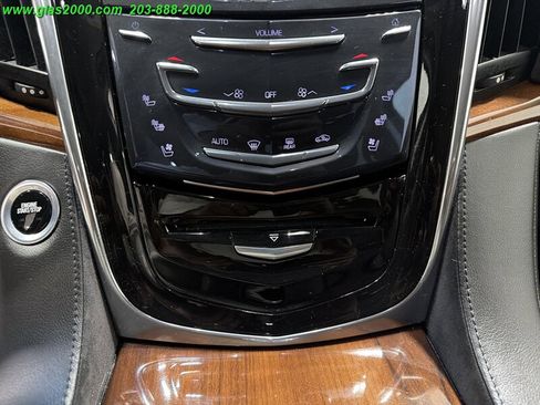 Used 2016 Cadillac Escalade Luxury AWD/4WD image 27