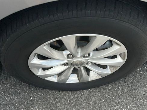 Used 2019 Chrysler Pacifica Touring-L FWD image 20