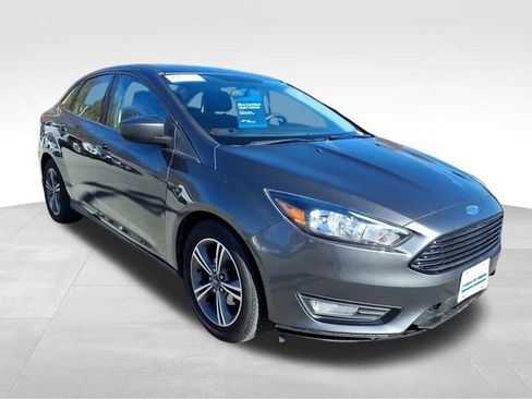 Certified 2018 Ford Focus SE w/ SE Appearance Package image 10