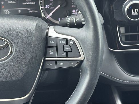 Used 2023 Toyota Highlander LE image 19